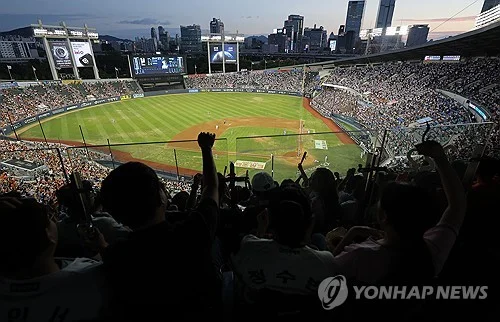 KBO reaches 9 mln fans in fewest games ever