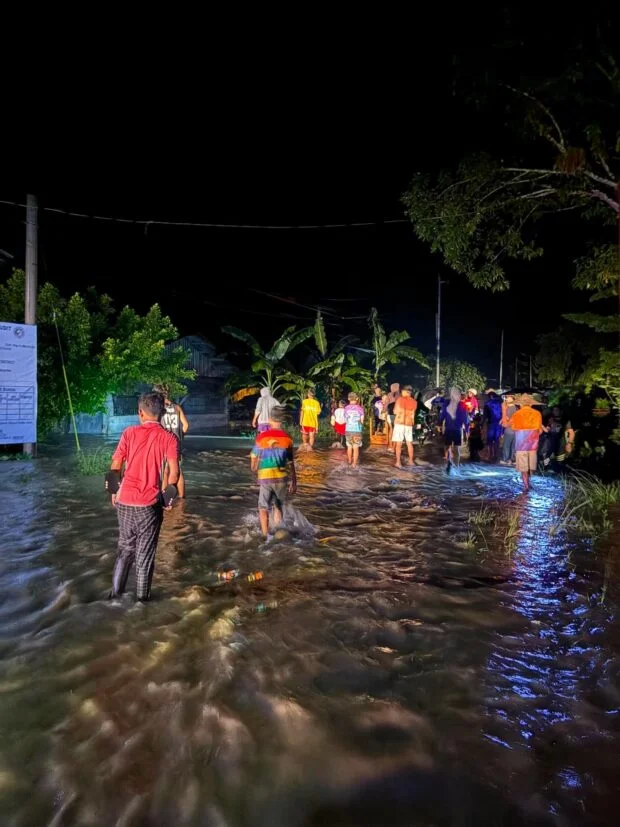 Floods submerge parts of Zamboanga del Sur town, trigger evacuation
