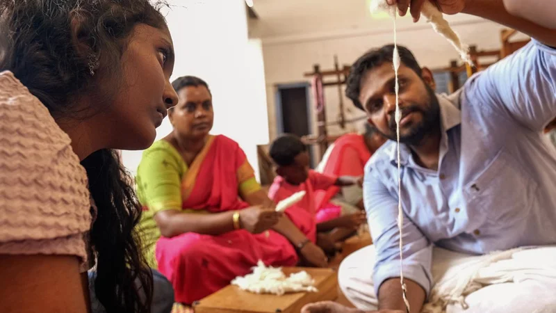 Learn handspinning and handloom weaving at this workshop in Chennimalai