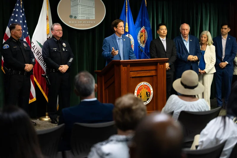 Chabria: Protecting the blue wall of silence is not justice in LAPD whistleblower case