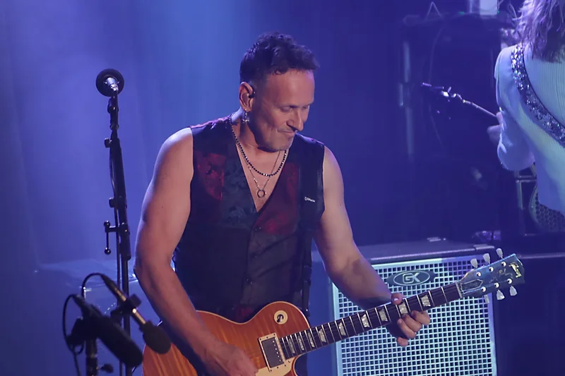 Def Leppard guitarist Vivian Campbell says cancer has returned after unsuccessful transplant