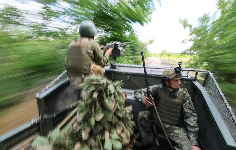 Russian forces on the offensive on a 10 km-wide front near Olkhovatka — military expert