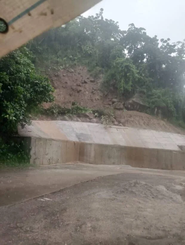Loosening soil, rocks pose risk to road in Zambales town