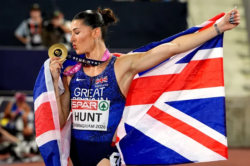 Amy Hunt reels in Dina Asher-Smith to win second gold in Birmingham