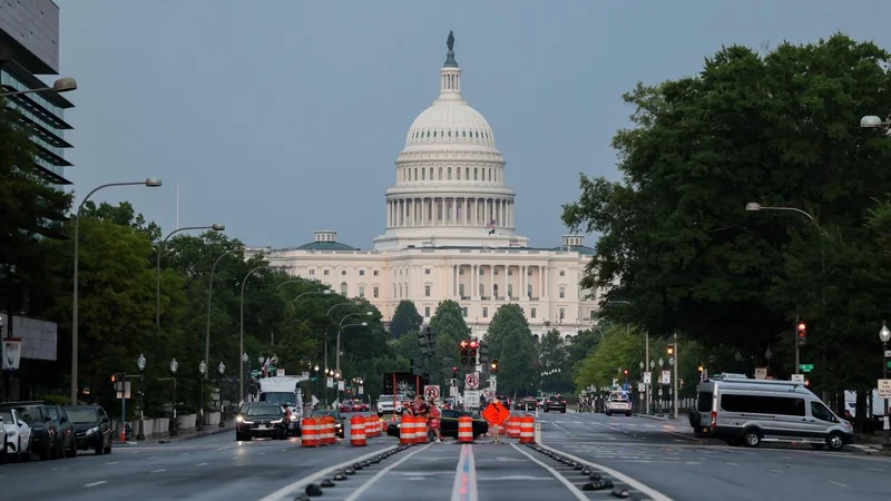 U.S. Senate leaders reach funding deal to avoid shutdown during campaign season