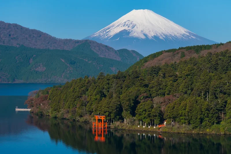 Boy left on Mount Fuji as father abandons his 7 year-old son to reach summit