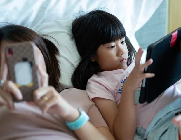 Beauty tutorials in social media increase use of hormone-disrupting products by teens