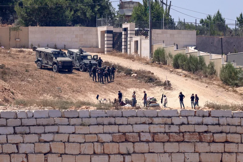Israel deploys troops to remove Israeli settlers trapping Palestinian families