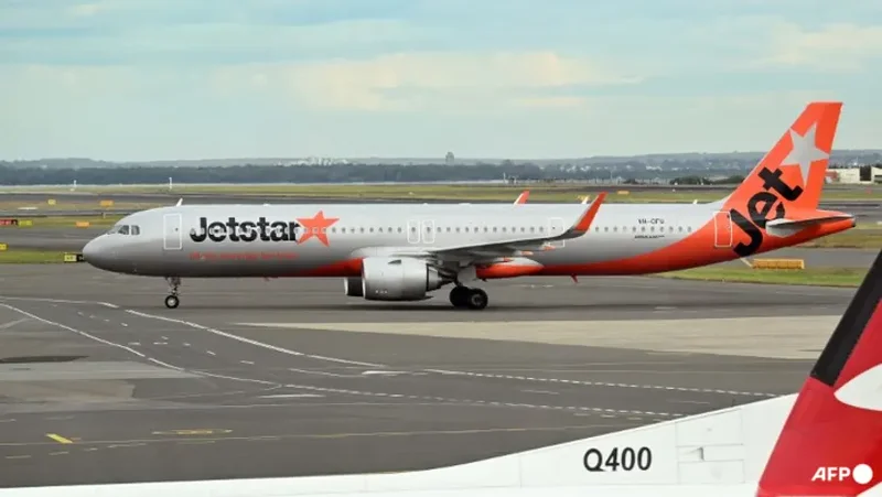Jetstar to charge for carry-on bags in overhead lockers