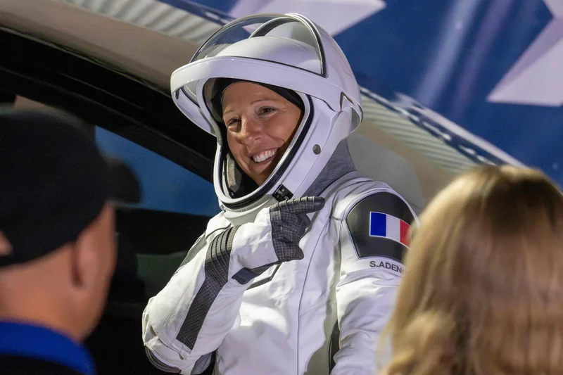 Astronauts set for spacewalk to replace ISS antenna
