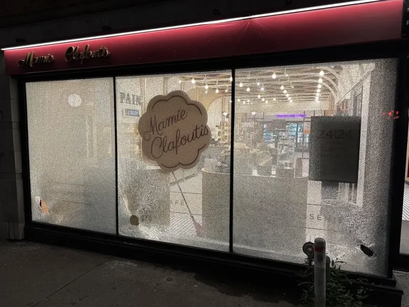 Montreal self-serve bakery vandalized again as anti-tech message left