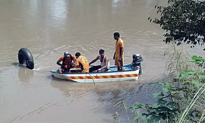 At least 12 dead as loader rickshaw carrying wedding procession falls into canal in Kot Addu