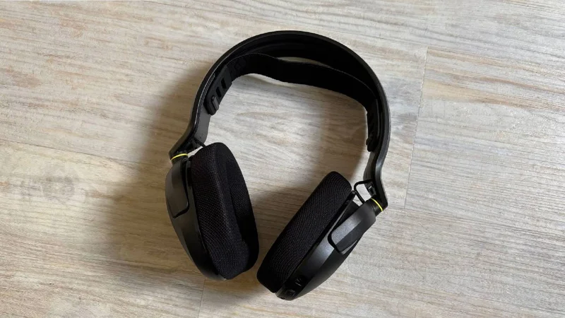 The Corsair HS35 v3 wireless headset strips back a gaming headset to exactly what matters: premium quality at a reasonable price