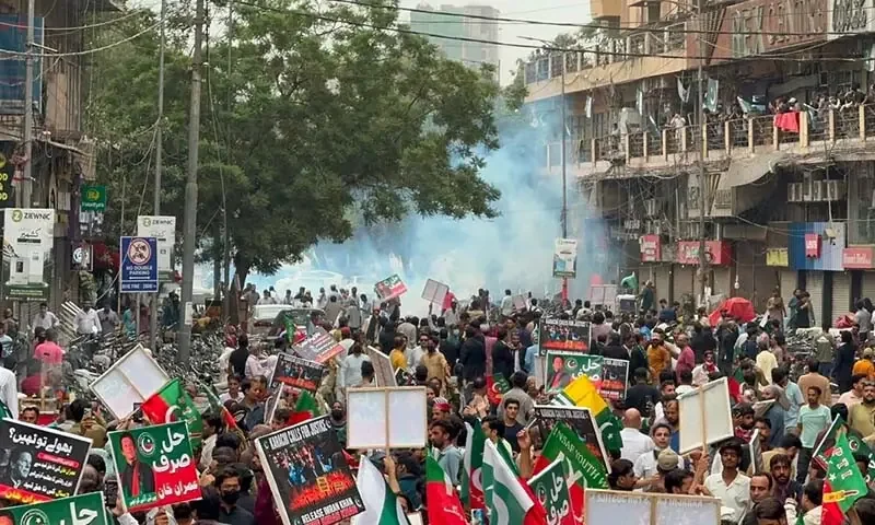 Roads blocked, traffic disrupted as PTI holds rally near Karachi Press Club