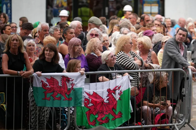 Fans arrive hours early for Bonnie Tyler's funeral to pay their respects to the singer
