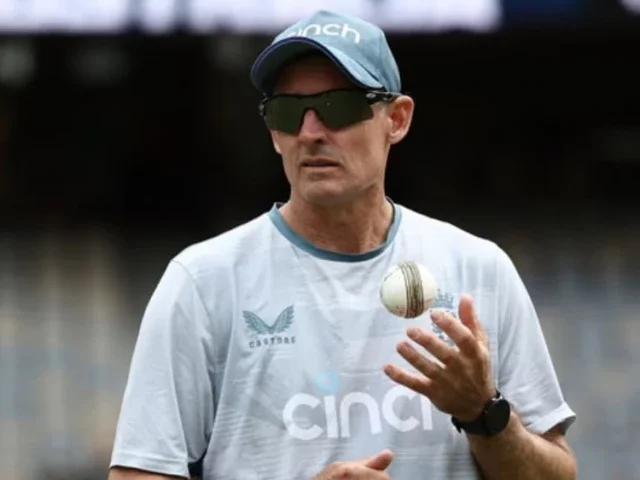 Hussey mulls role with England for Ashes series
