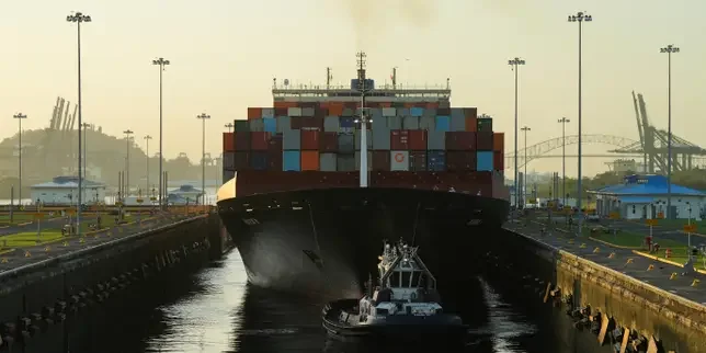 Panama Canal to cut ship traffic over El Niño-fueled drought