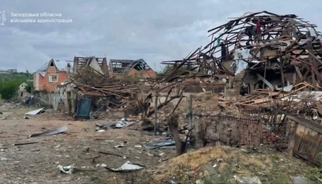 Russian forces strike Zaporizhzhia district with guided bombs, killing two, injuring one