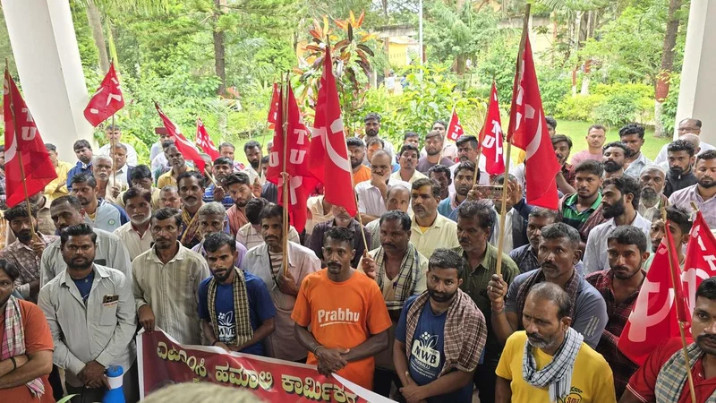 Hamalis stage protest in Hubballi for immediate revision of minimum wages