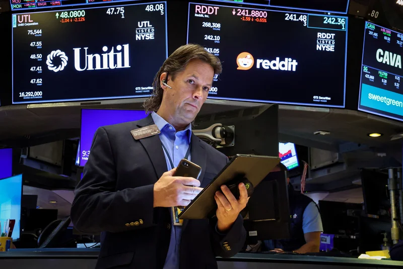 Stocks making the biggest moves premarket: Reddit, Applied Materials, Sandisk, Wayfair & more