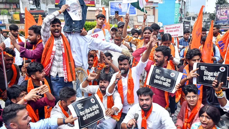 ABVP members scuffle with police near Jharkhand CM residence, 8-10 detained
