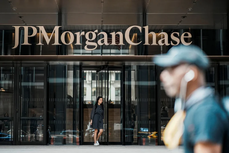 JPMorgan could soon be the first $1 trillion bank. Top analyst Mayo says next stop is $2 trillion