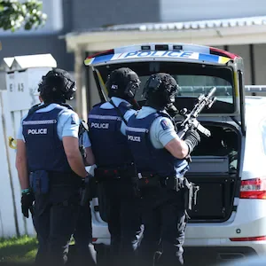 Armed police swarm Te Atatū South home for ‘pre-planned search warrant’, children at nearby school ordered to exit on roadside