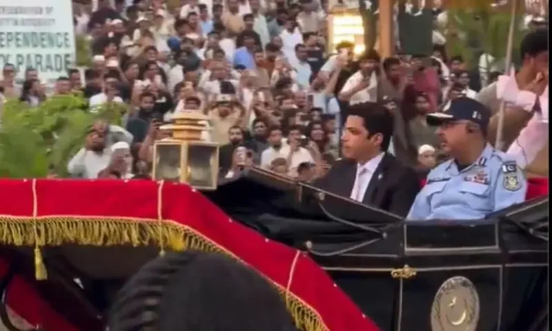 Naqvi comes to CDA chairman, Islamabad IG's defence as carriage video draws flak