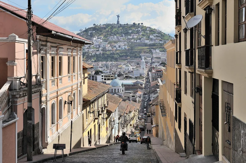 Ecuador Raises Intercity Bus Fares 25%: What Expats Now Pay