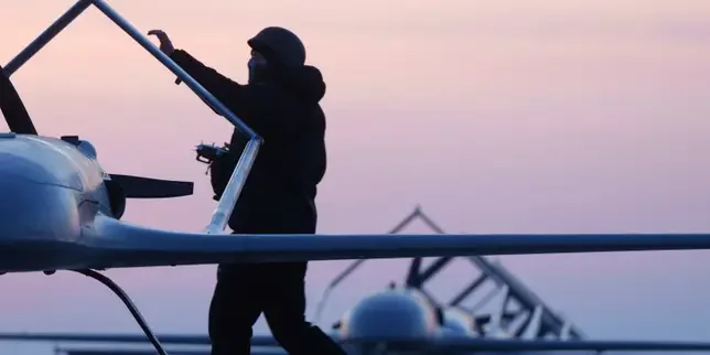 How do Ukraine's long-range drones evade Russian defenses?
