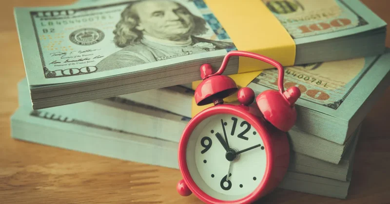 How much interest can a 9-month CD earn savers who open an account this August?