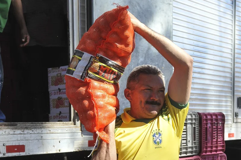 Brazil’s Record 62.9M Jobs Meets Budget Gap and Bet Ban