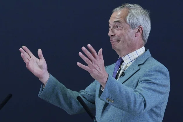 Nigel Farage wins in Clacton as police contest ‘credible threat’ claim at count