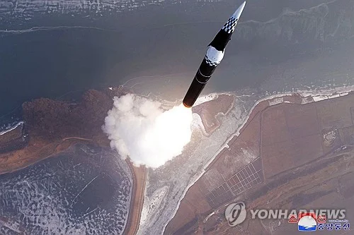 (LEAD) N. Korea fires short-range ballistic missile toward East Sea: military