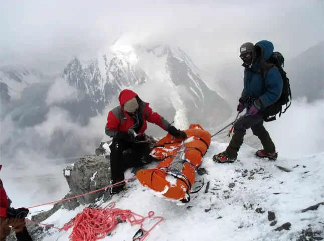 MOUNTAINEERING: THE LAST DESCENT