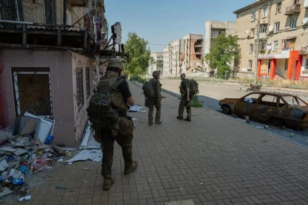 Russian attacks kill 10; Zelenskyy says Moscow getting NoKor missiles