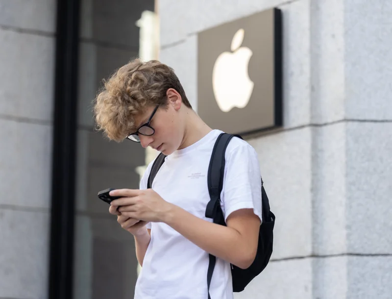 Apple can get a big boost from a foldable iPhone, says Rothschild