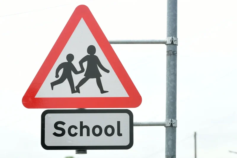 Primary schools to ban cars parking at the school gates