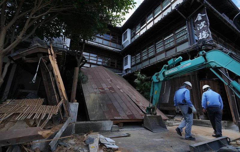 Seven people injured in earthquake in Tokyo area