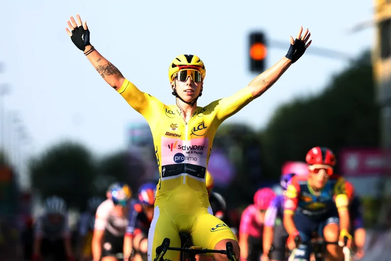 Lorena Wiebes continues perfect start to Tour de France Femmes to stay in yellow