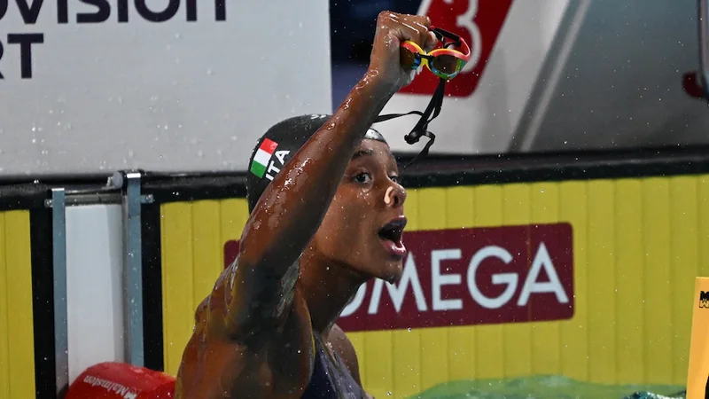 Teenager breaks Kaylee McKeown's backstroke world record