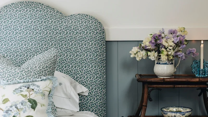 How to mix bold patterns, florals and prints to your room while maintaining a sense of calm