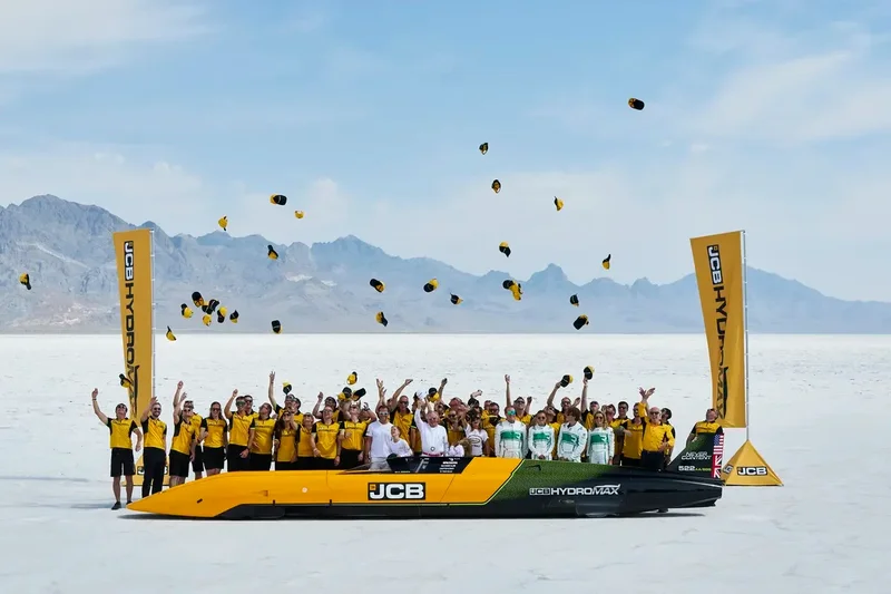 Land speed record holder shatters hydrogen car record with 406-mph race