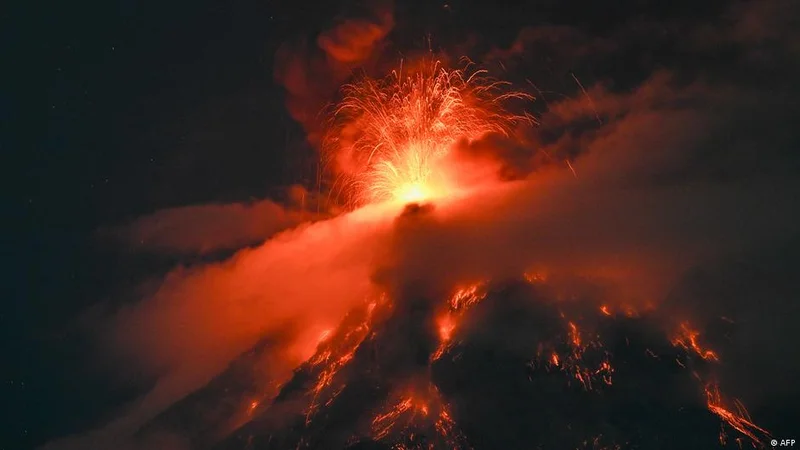 Guatemala: Towns evacuated as Fuego volcano erupts