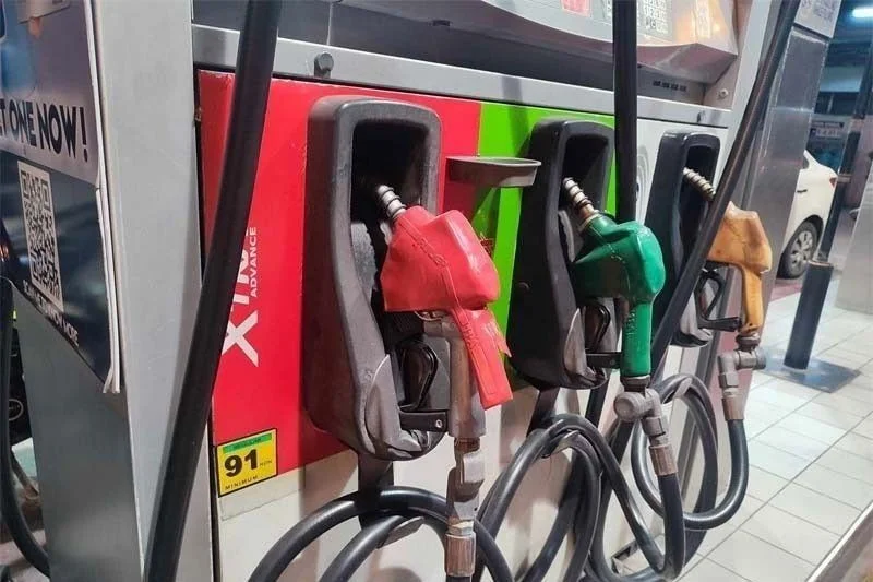 Marcos hikes fuel subsidy for PUV drivers to P12