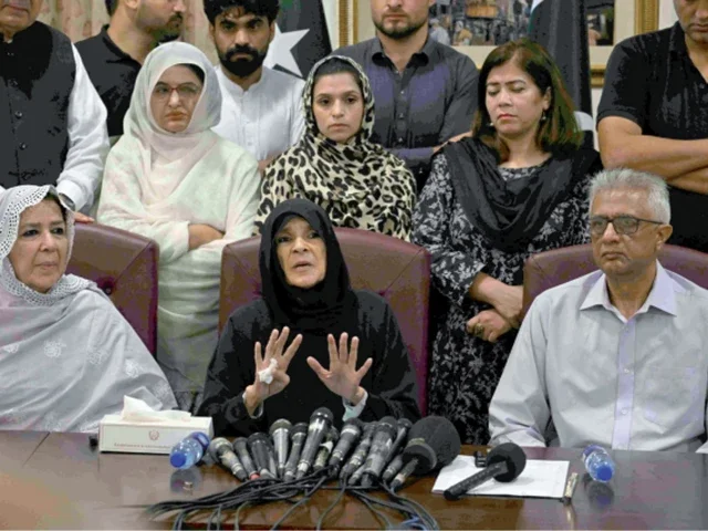 Imran hospital transfer 'drama' riles up PTI