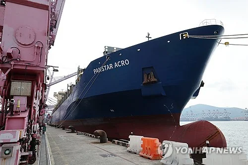 S. Korean container ship leaves for Europe via Arctic route for 1st time