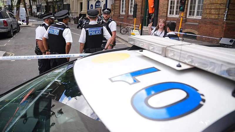 Woman arrested after four men stabbed in Covent Garden