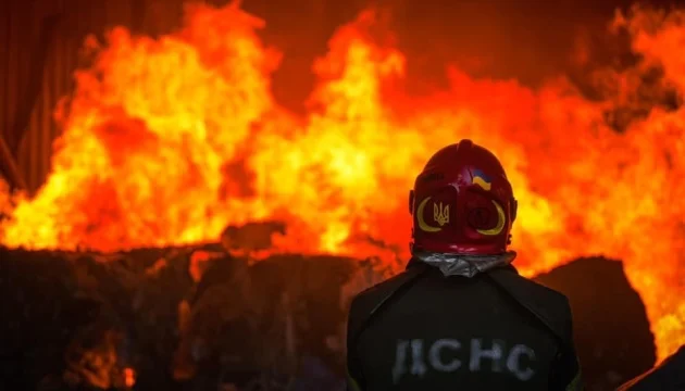 Russian ballistic missile attack: Fires reported in two Kyiv districts, one person injured
