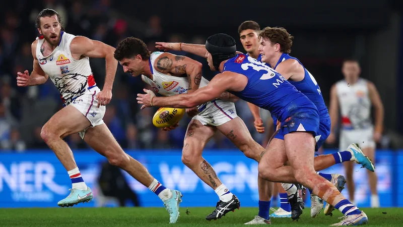 Live: Bulldogs looking to seal wildcard spot with win over Kangaroos